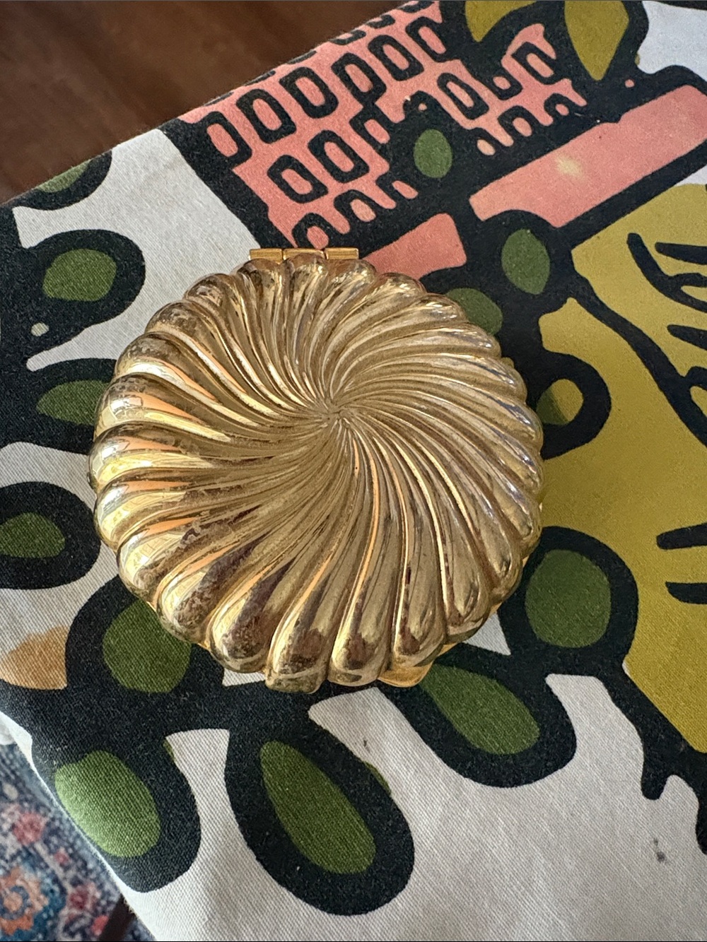 PartyLite Gold Swirl Decorative tealight compact